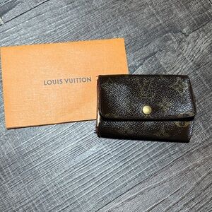 Louis Vuitton Brown Monogram key 🔑 Card Holder